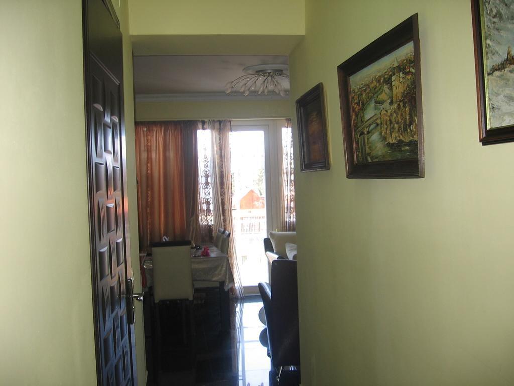 Apartment Lika Batumi Room photo